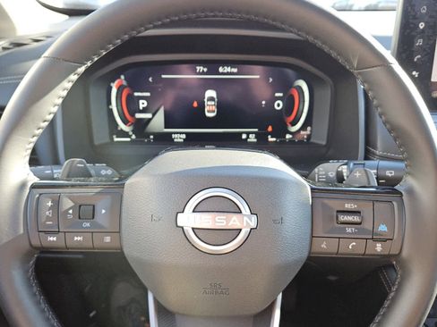 Used 2025 Nissan Rogue Platinum w/ Platinum Premium Package FWD image 11