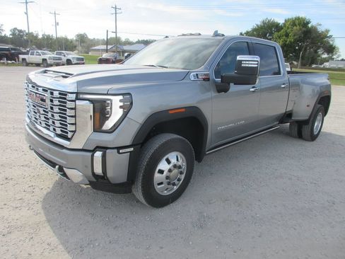 New 2026 GMC Sierra 3500 Denali w/ Denali Reserve Package AWD/4WD image 10