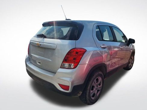 Used 2019 Chevrolet Trax LS FWD image 2