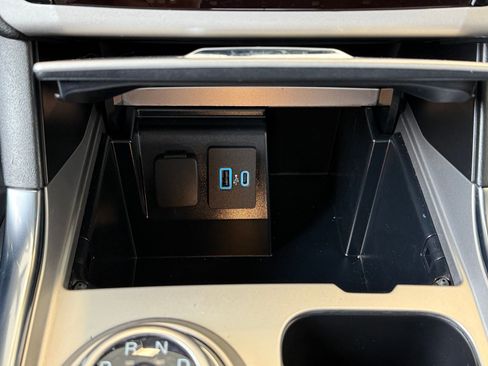 Used 2022 Ford Explorer XLT w/ Equipment Group 202A image 28