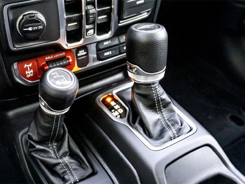 New 2025 Jeep Gladiator Mojave w/ Dual Top Group image 18