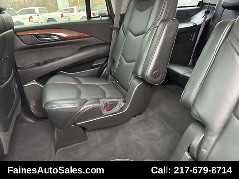 Used 2015 Cadillac Escalade Premium image 47
