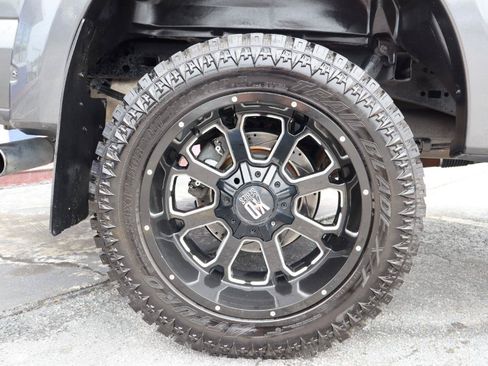 Used 2017 Ford F150 XLT w/ Equipment Group 302A Luxury AWD/4WD image 34