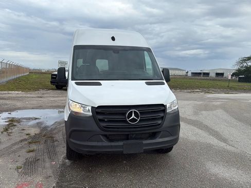 Used 2022 Mercedes-Benz Sprinter 2500 image 5