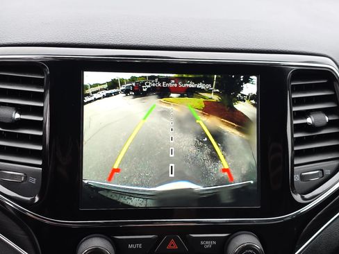 Used 2019 Jeep Grand Cherokee Limited RWD image 21