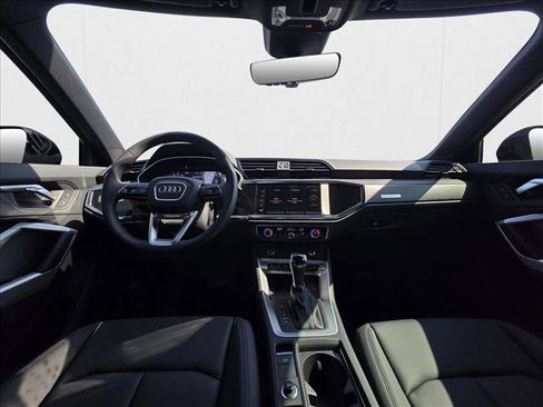 New 2025 Audi Q3 2.0T Premium image 19
