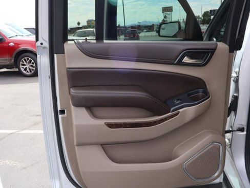 Used 2017 Chevrolet Suburban LT image 23