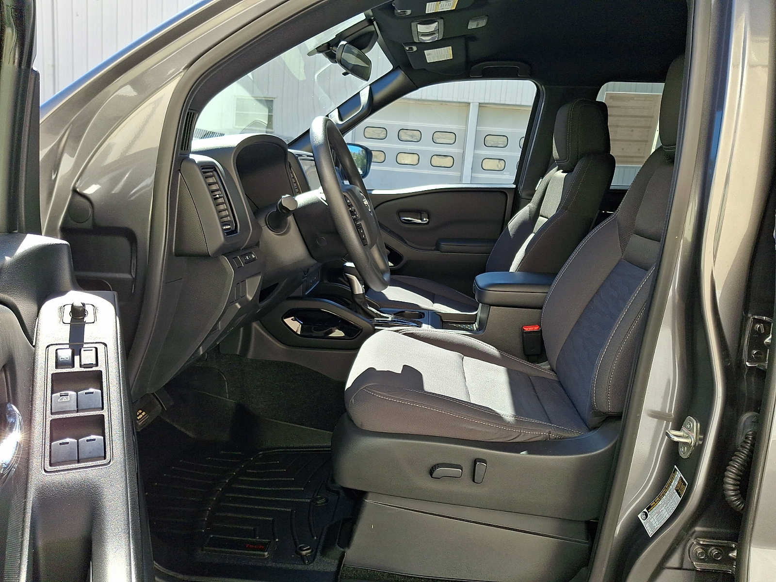 Used 2023 Nissan Frontier SV w/ Midnight Edition Package AWD/4WD image 13