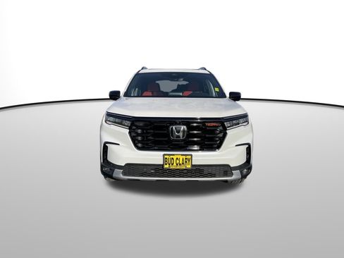 Used 2025 Honda Pilot TrailSport image 9