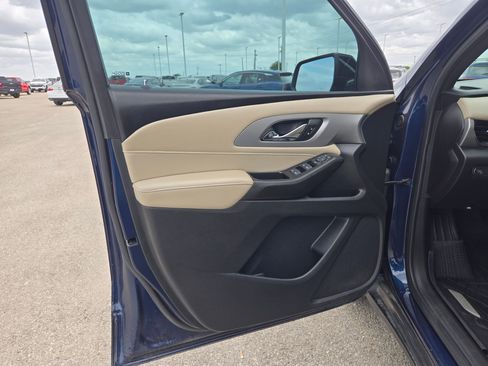 Used 2022 Chevrolet Traverse LS image 12