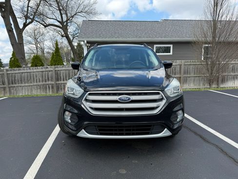 Used 2017 Ford Escape SE w/ Equipment Group 201A FWD image 2