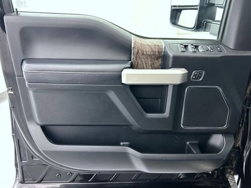 Used 2019 Ford F250 Lariat w/ Lariat Ultimate Package image 9