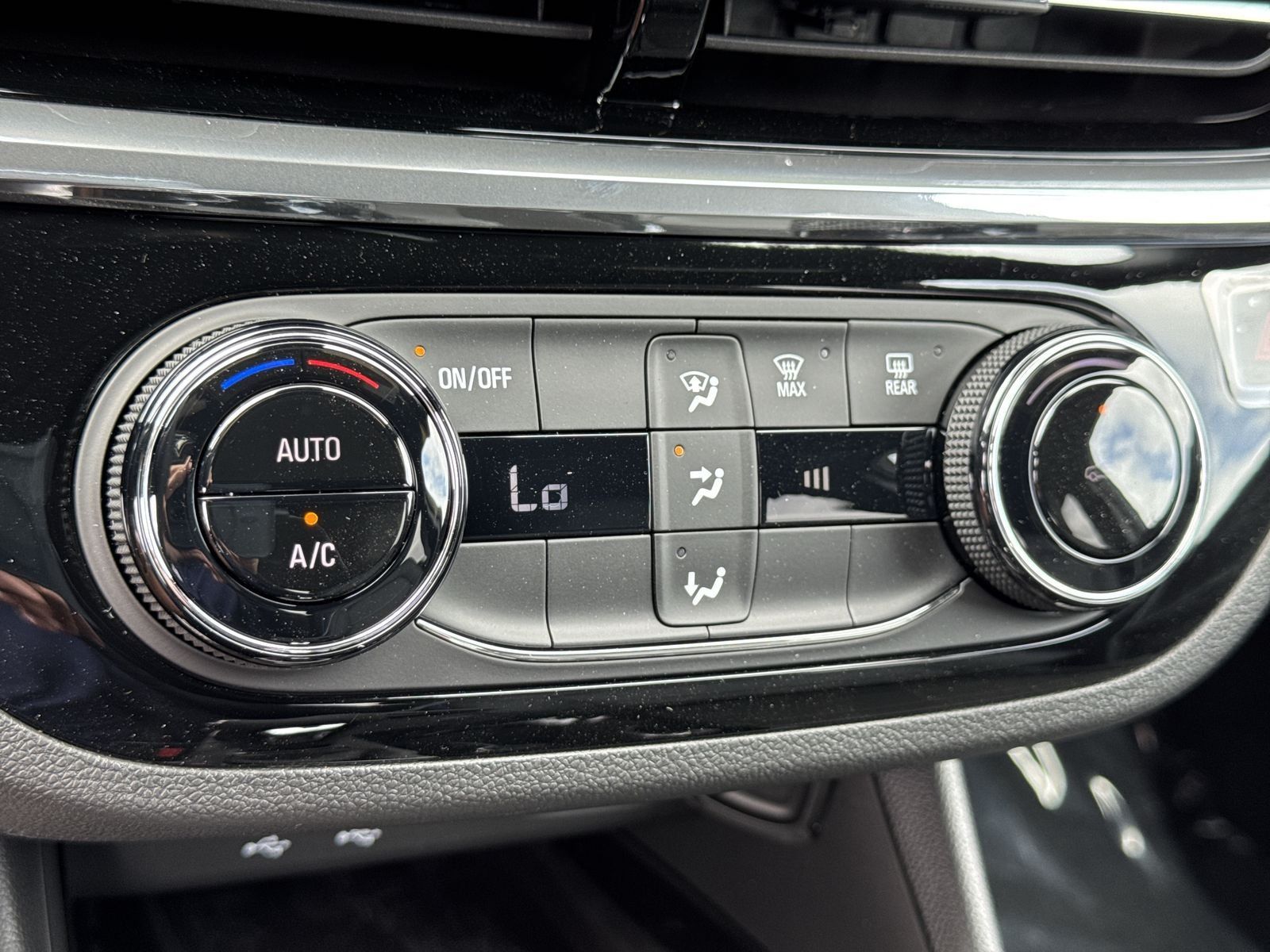 New 2026 Buick Envista Sport Touring w/ Convenience II Package FWD image 82