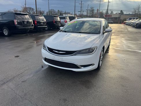 Used 2015 Chrysler 200 Limited w/ Convenience Group image 7