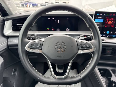 Used 2026 Volkswagen Tiguan SE FWD image 11