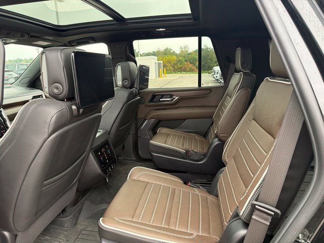 Used 2025 GMC Yukon Denali Ultimate w/ LPO, Floor Liner Package AWD/4WD image 13