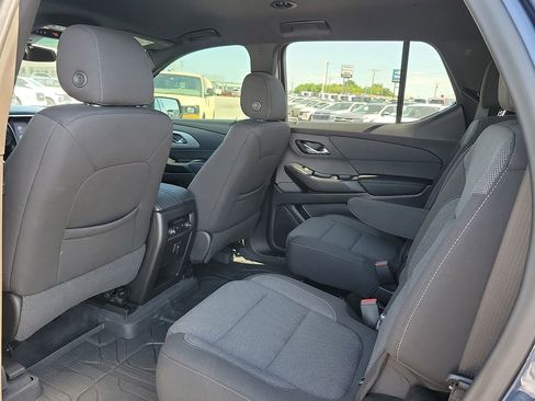 Used 2022 Chevrolet Traverse LT FWD image 10