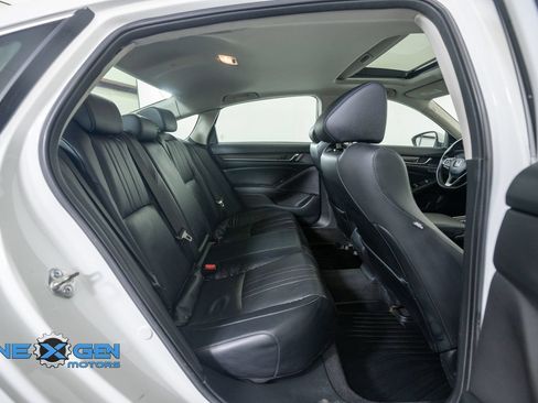 Used 2018 Honda Accord Touring image 36