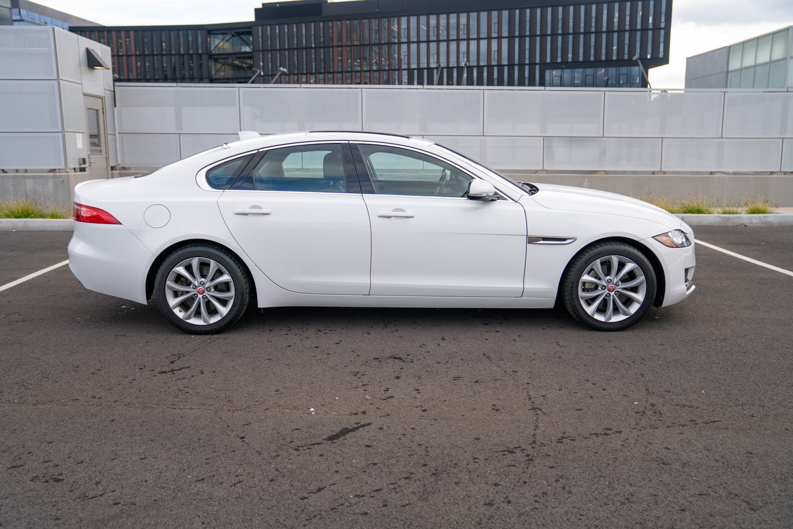 Used 2018 Jaguar XF Premium AWD/4WD image 8