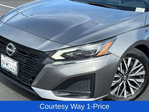 Used 2023 Nissan Altima 2.5 SV FWD image 4