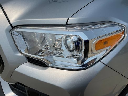 Used 2023 Toyota Tacoma SR AWD/4WD image 8