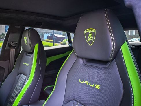Used 2024 Lamborghini Urus S AWD/4WD image 13