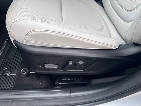 Certified 2024 Hyundai Tucson Limited AWD/4WD image 11