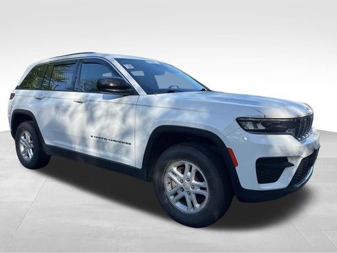 Used 2023 Jeep Grand Cherokee Laredo w/ Trailer Tow Prep Group (B) AWD/4WD image 9