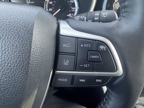 Certified 2024 Toyota Highlander XLE image 20