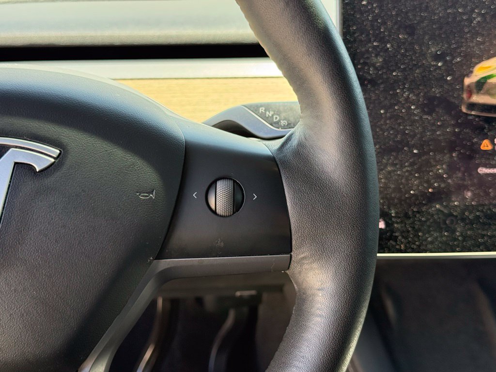 Used 2022 Tesla Model Y Long Range AWD/4WD image 16