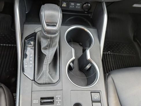 Used 2024 Toyota Highlander XLE AWD/4WD image 27