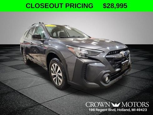 Used 2025 Subaru Outback Premium AWD/4WD image 1