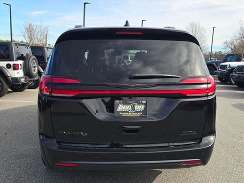 New 2026 Chrysler Pacifica Select w/ S Appearance Package image 14