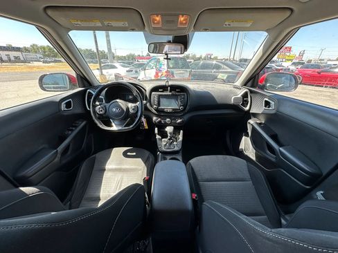 Used 2020 Kia Soul GT-Line FWD image 11