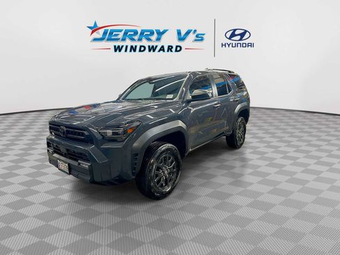 Used 2025 Toyota 4Runner SR5 AWD/4WD image 4