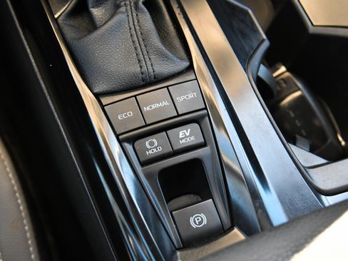 Used 2025 Toyota Camry SE FWD image 30