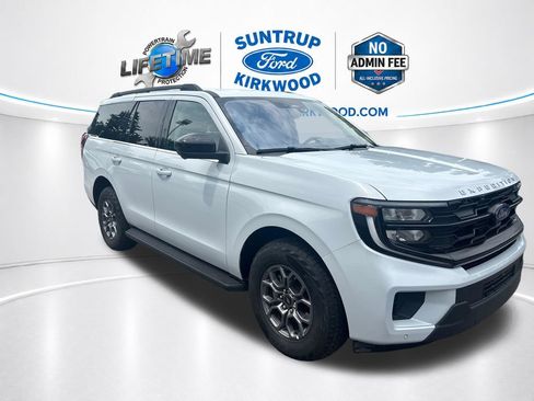 Used 2025 Ford Expedition Active AWD/4WD image 9