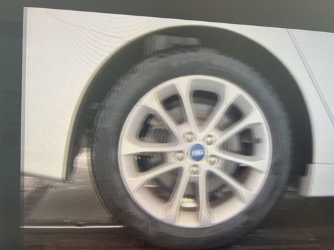 Used 2019 Ford Fusion SE image 16