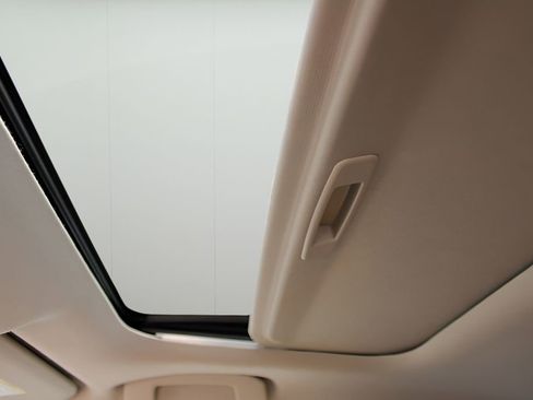 Used 2022 Nissan Sentra SV w/ SV Premium Package FWD image 10