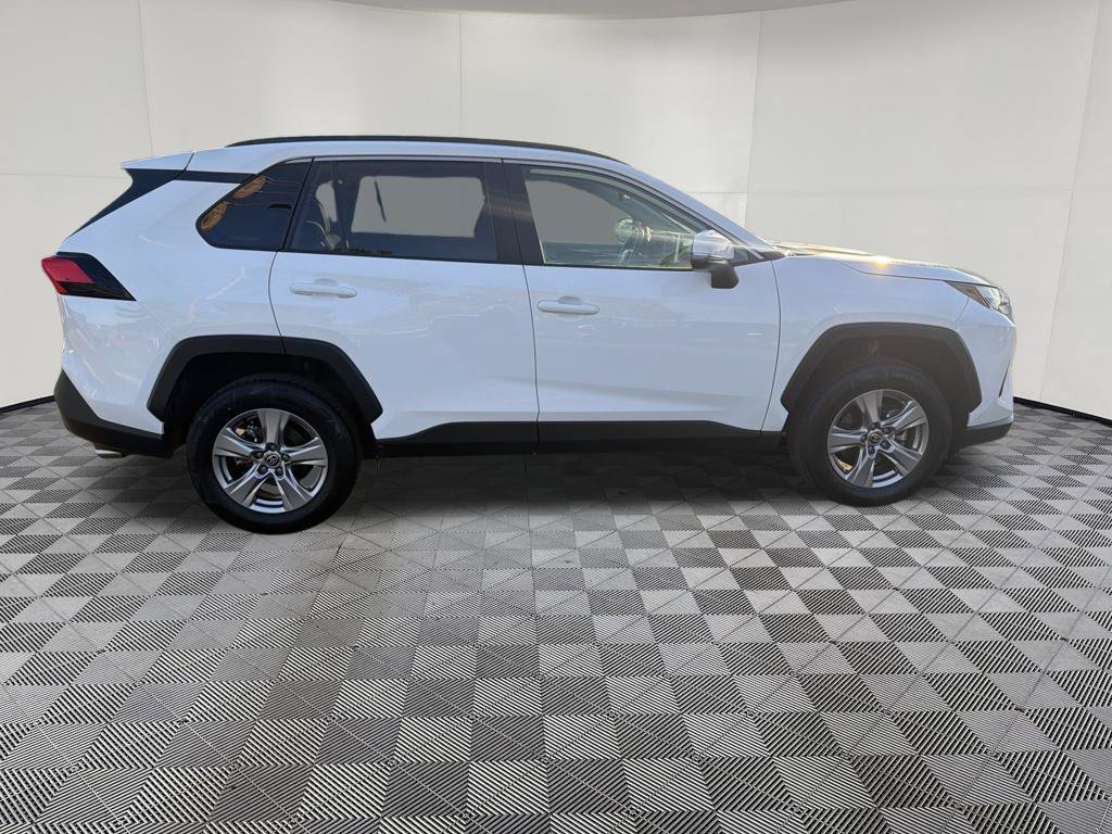 Used 2025 Toyota RAV4 XLE AWD/4WD image 10