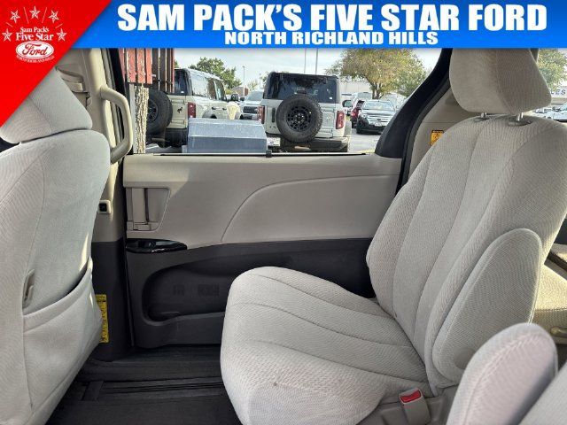 Used 2012 Toyota Sienna LE FWD image 14