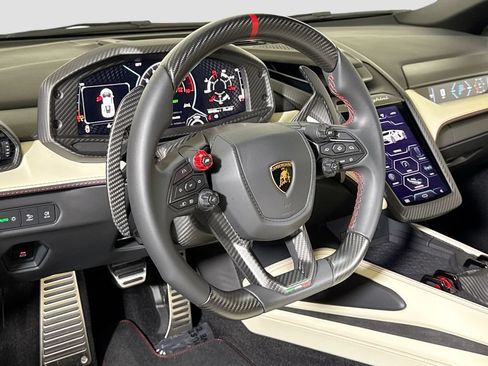 Used 2026 Lamborghini Revuelto AWD/4WD image 10