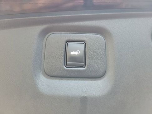 Used 2020 Nissan Pathfinder SL image 11