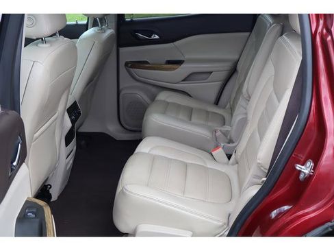 Used 2017 GMC Acadia Denali w/ Technology Package FWD image 8