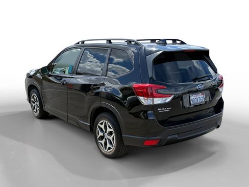 Used 2022 Subaru Forester Premium AWD/4WD image 3