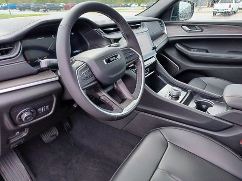 New 2026 Jeep Grand Cherokee Limited w/ Limited Altitude Package AWD/4WD image 14