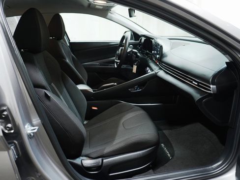 Certified 2023 Hyundai Elantra SE image 11