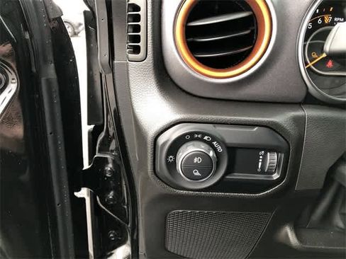 Used 2023 Jeep Gladiator Mojave image 24