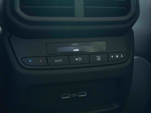 Used 2023 Honda Pilot EX-L image 41