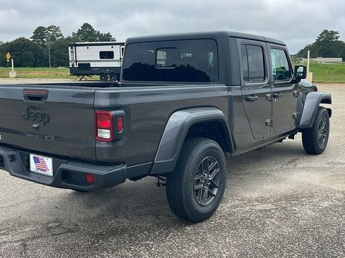New 2025 Jeep Gladiator Sport image 7